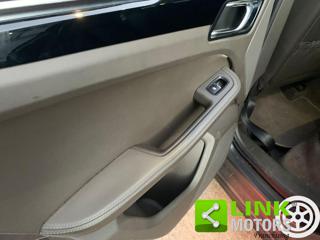 PORSCHE Macan usata, con Sedile posteriore sdoppiato