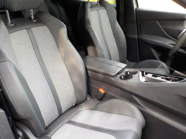 PEUGEOT 3008 usata, con USB