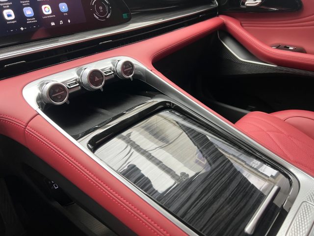 OMODA 9 usata, con Android Auto