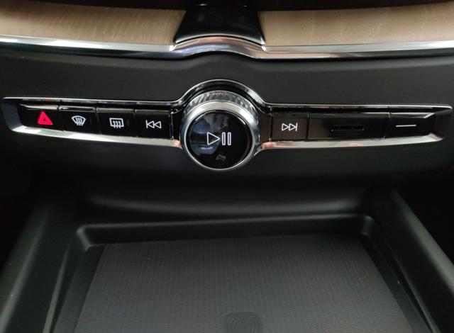 VOLVO XC60 usata, con Luci diurne LED
