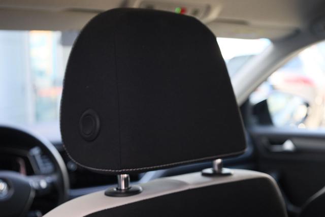 VOLKSWAGEN T-Roc usata, con USB