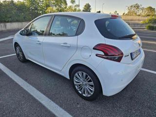 PEUGEOT 208 usata, con Autoradio