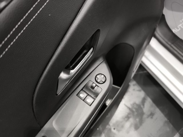 OPEL Corsa usata, con Climatizzatore