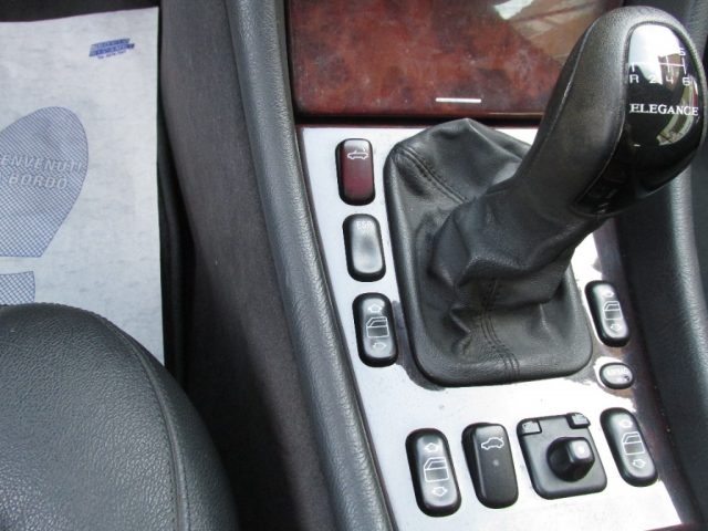 MERCEDES-BENZ CLK 200 usata, con Sensori di parcheggio anteriori