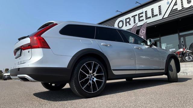 VOLVO V90 Cross Country usata, con Luci diurne LED