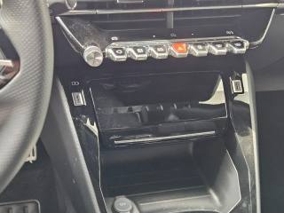 PEUGEOT 2008 usata, con Volante multifunzione