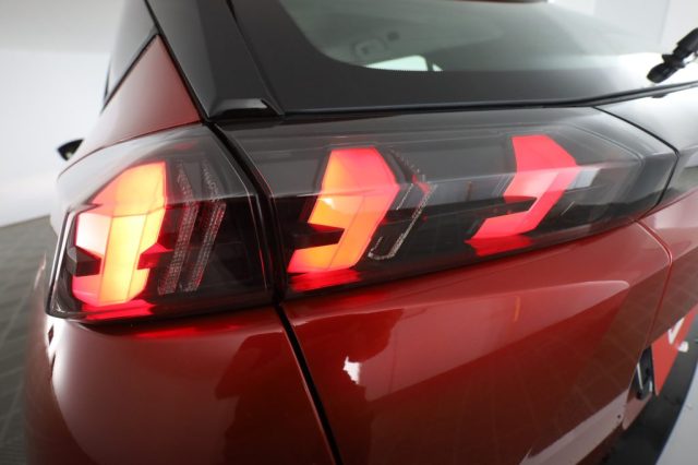 PEUGEOT 2008 usata 9
