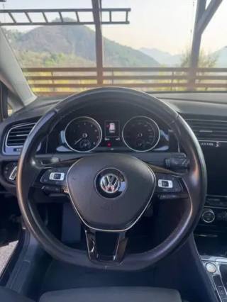 VOLKSWAGEN Golf usata, con Autoradio
