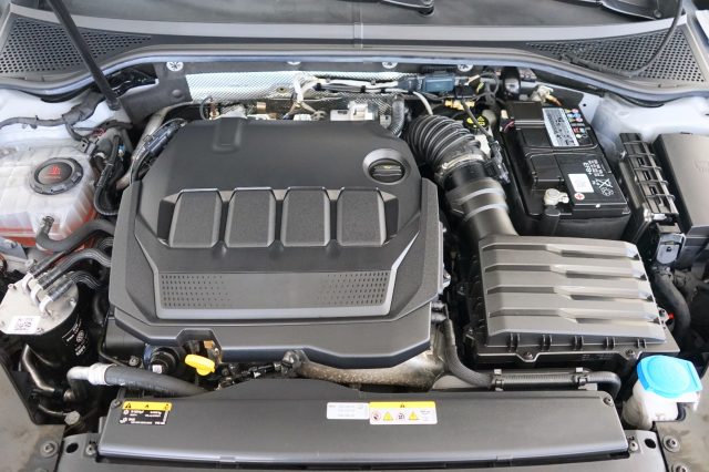 VOLKSWAGEN Passat Variant usata, con Schermo multifunzione interamente digitale
