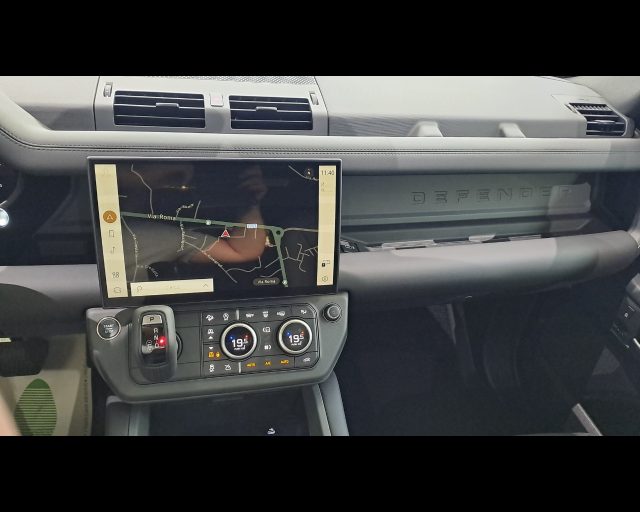 LAND ROVER Defender usata, con Luci diurne LED