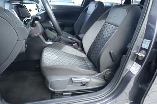 VOLKSWAGEN Taigo usata, con Autoradio