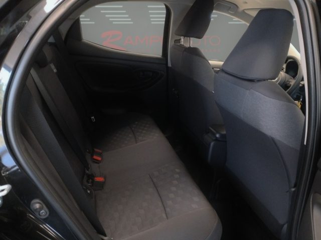 TOYOTA Yaris usata 16