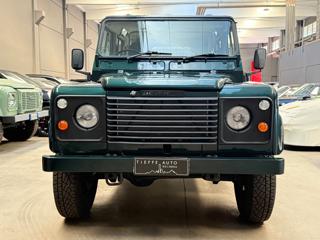 LAND ROVER Defender usata 1