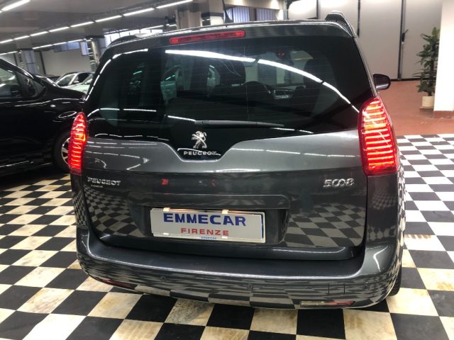 PEUGEOT 5008 usata, con Cerchi in lega