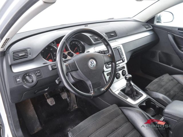 VOLKSWAGEN Passat usata 7