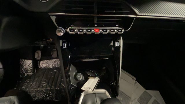 PEUGEOT 2008 usata, con Airbag testa