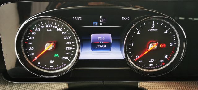MERCEDES-BENZ E 220 usata, con Cronologia tagliandi