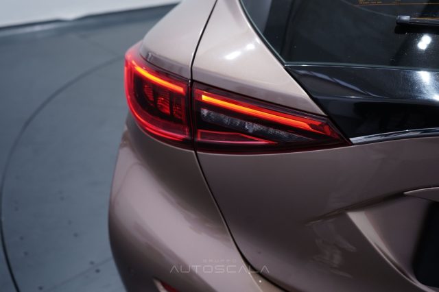 INFINITI Q30 usata, con Airbag testa