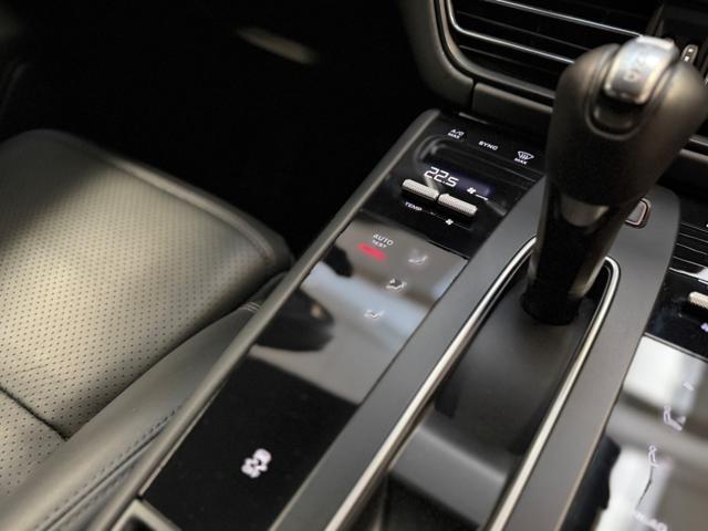 PORSCHE Macan usata, con Park Distance Control