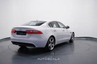 JAGUAR XE usata, con Autoradio