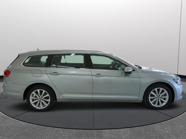 VOLKSWAGEN Passat Variant usata, con Sedile posteriore sdoppiato