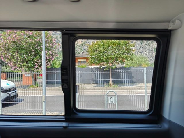 VOLKSWAGEN Caravelle usata 21