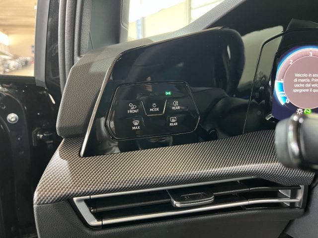 VOLKSWAGEN Golf usata, con Touch screen