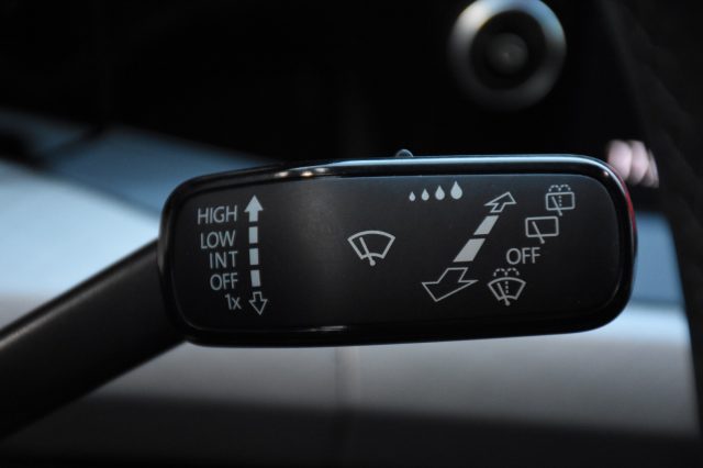 VOLKSWAGEN Golf usata, con Leve al volante