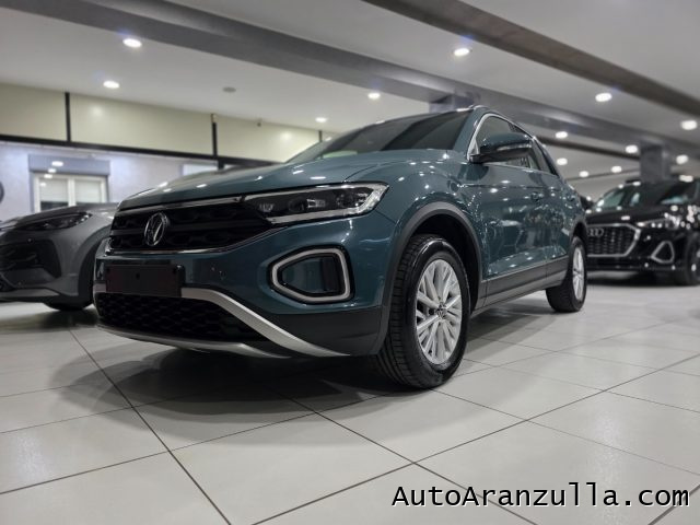 VOLKSWAGEN T-Roc usata, con Leve al volante