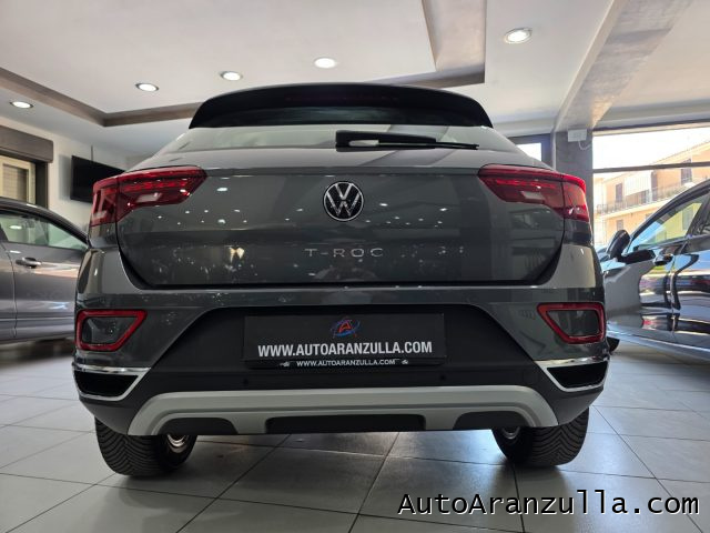 VOLKSWAGEN T-Roc usata, con Leve al volante