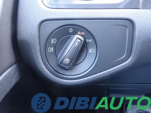 VOLKSWAGEN Golf usata, con USB