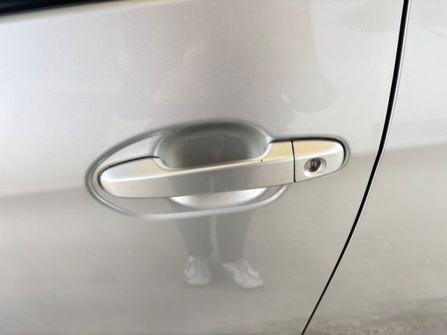 TOYOTA Verso-S usata, con Kit antipanne