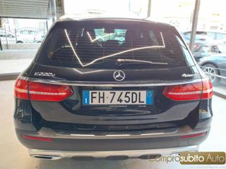 MERCEDES-BENZ E 220 usata, con Cerchi in lega