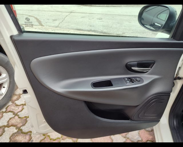 LANCIA Ypsilon usata 21