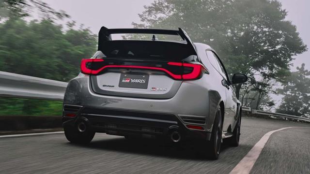 TOYOTA Yaris usata, con Airbag laterali