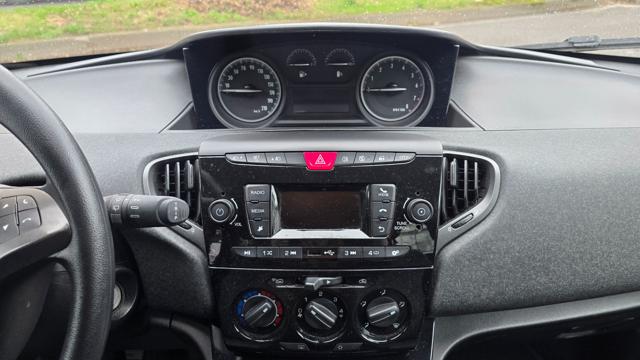 LANCIA Ypsilon usata, con Autoradio digitale