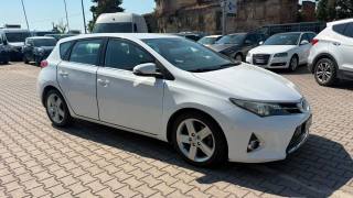 TOYOTA Auris usata, con Airbag