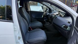 LANCIA Ypsilon usata, con USB