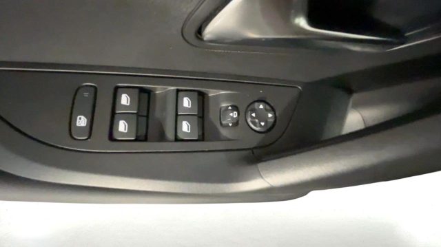 PEUGEOT 2008 usata, con Touch screen