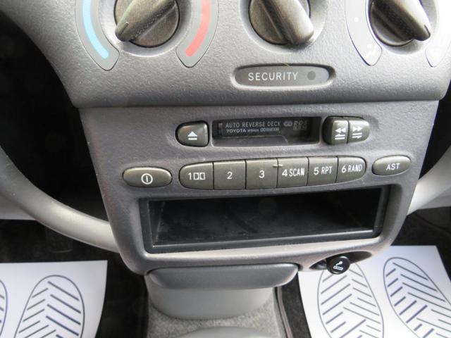 TOYOTA Yaris usata 11