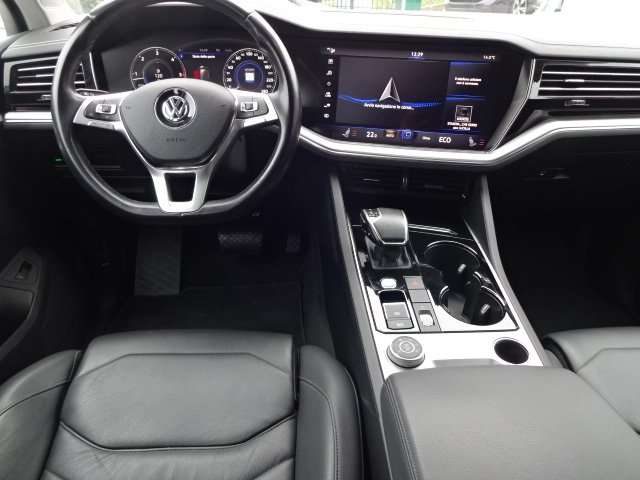 VOLKSWAGEN Touareg usata, con Autoradio