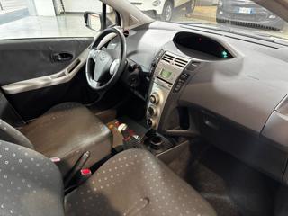 TOYOTA Yaris usata, con USB