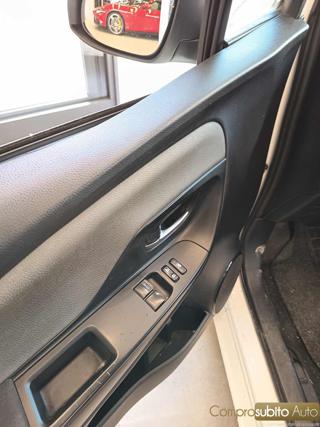 TOYOTA Yaris usata 29