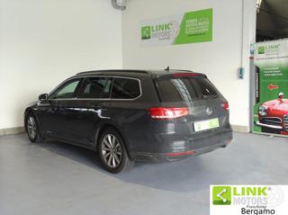 VOLKSWAGEN Passat Variant usata, con Airbag