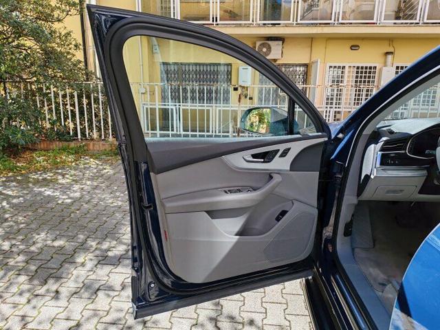 AUDI Q7 usata, con Luci diurne