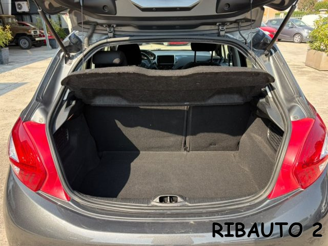 PEUGEOT 208 usata, con Alzacristalli elettrici