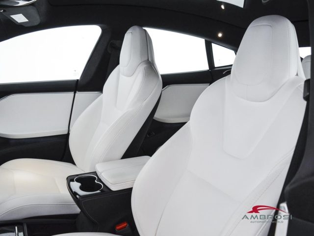 TESLA Model S usata 8