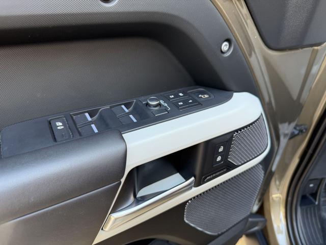 LAND ROVER Defender usata, con Fendinebbia