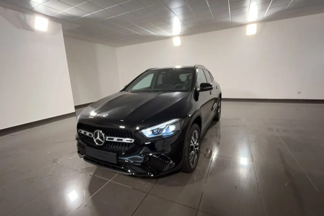 MERCEDES-BENZ GLA 200 usata, con Airbag