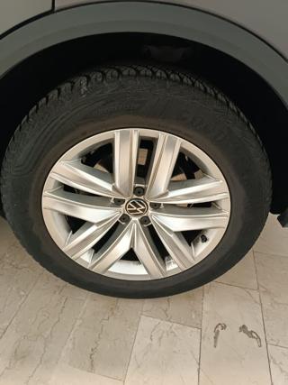 VOLKSWAGEN Touareg usata, con Autoradio